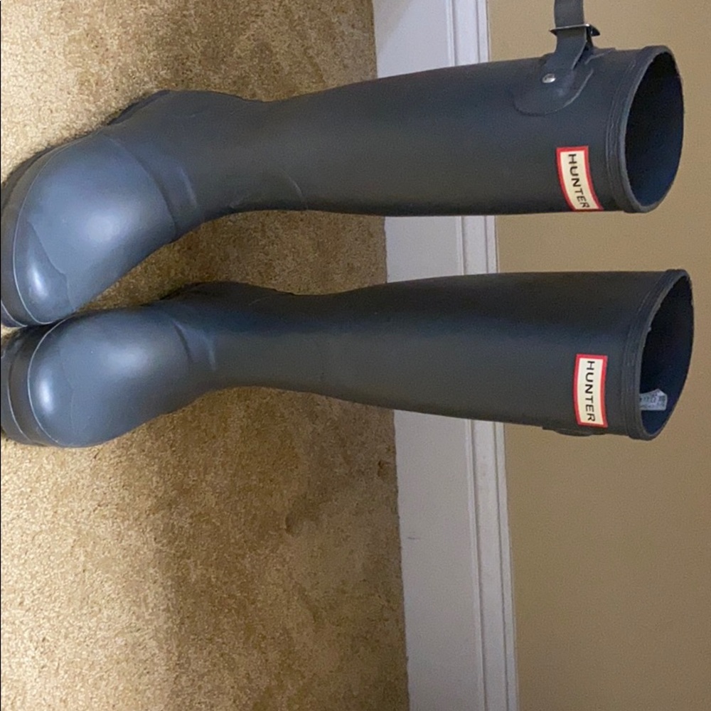 Matte gray hunter boots
